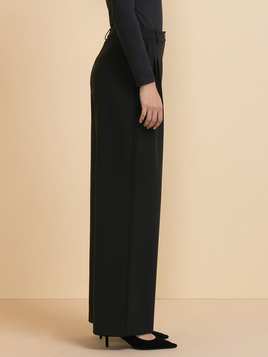 Maxwell Wide Leg Pleated Pant in Luxe Tailored