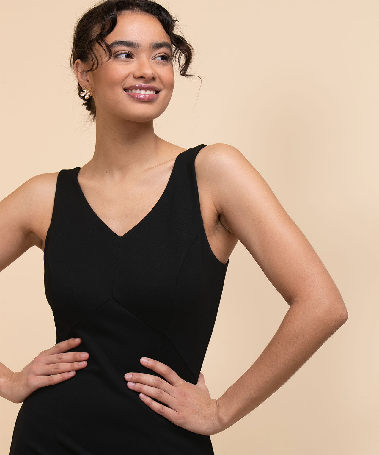 Black v neck sleeveless dress deals