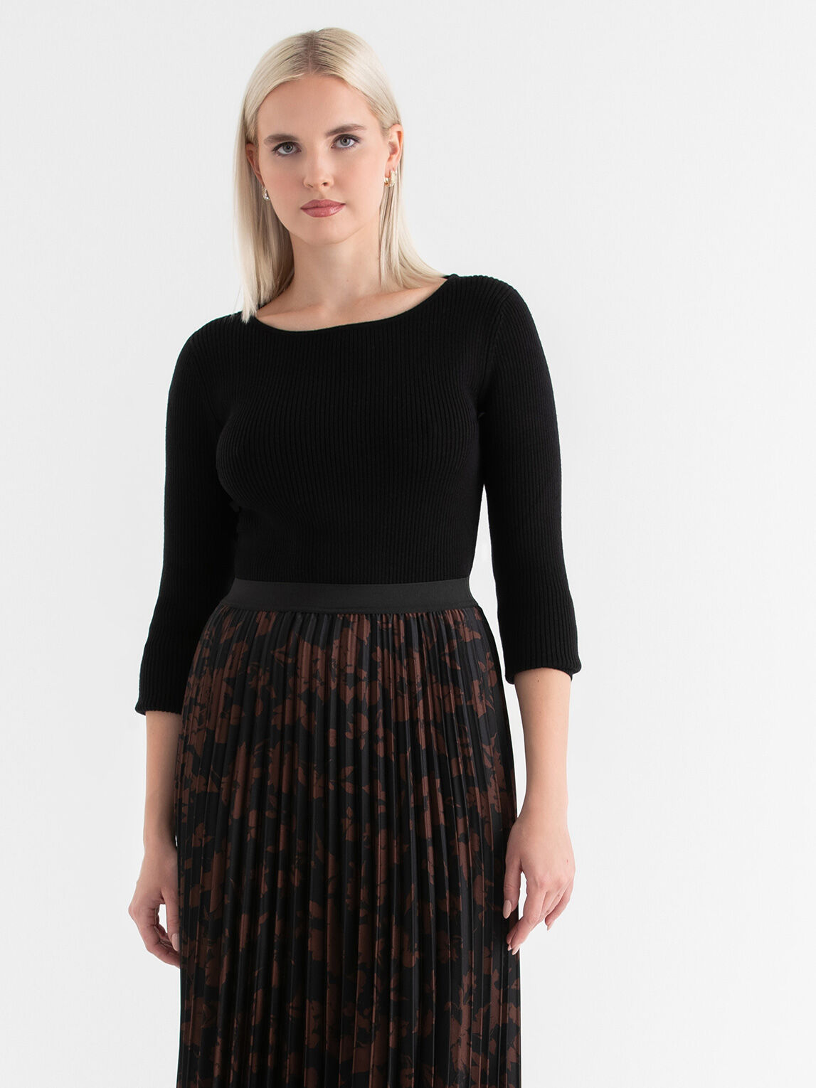 Boat sale neck sweater