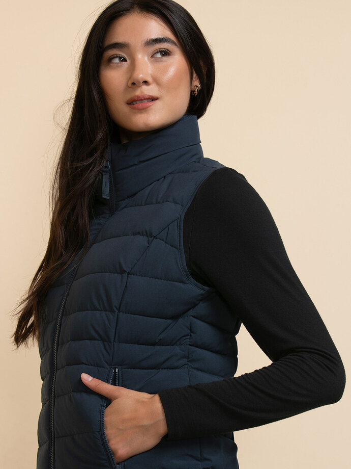 Peyton Packable Vest with Removable Hood Image 3