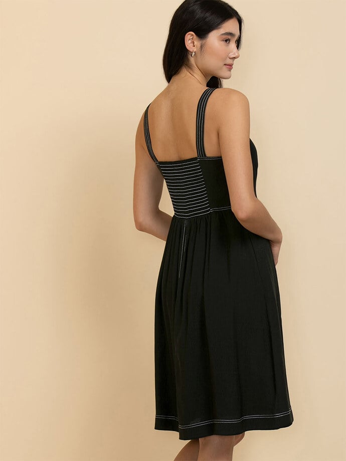 Sleeveless V-Neck Dress with Contrast Stitching Image 4
