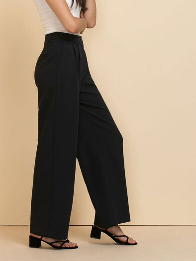 Maxwell Wide Leg Pleated Pant in Luxe Tailored, Soft Black