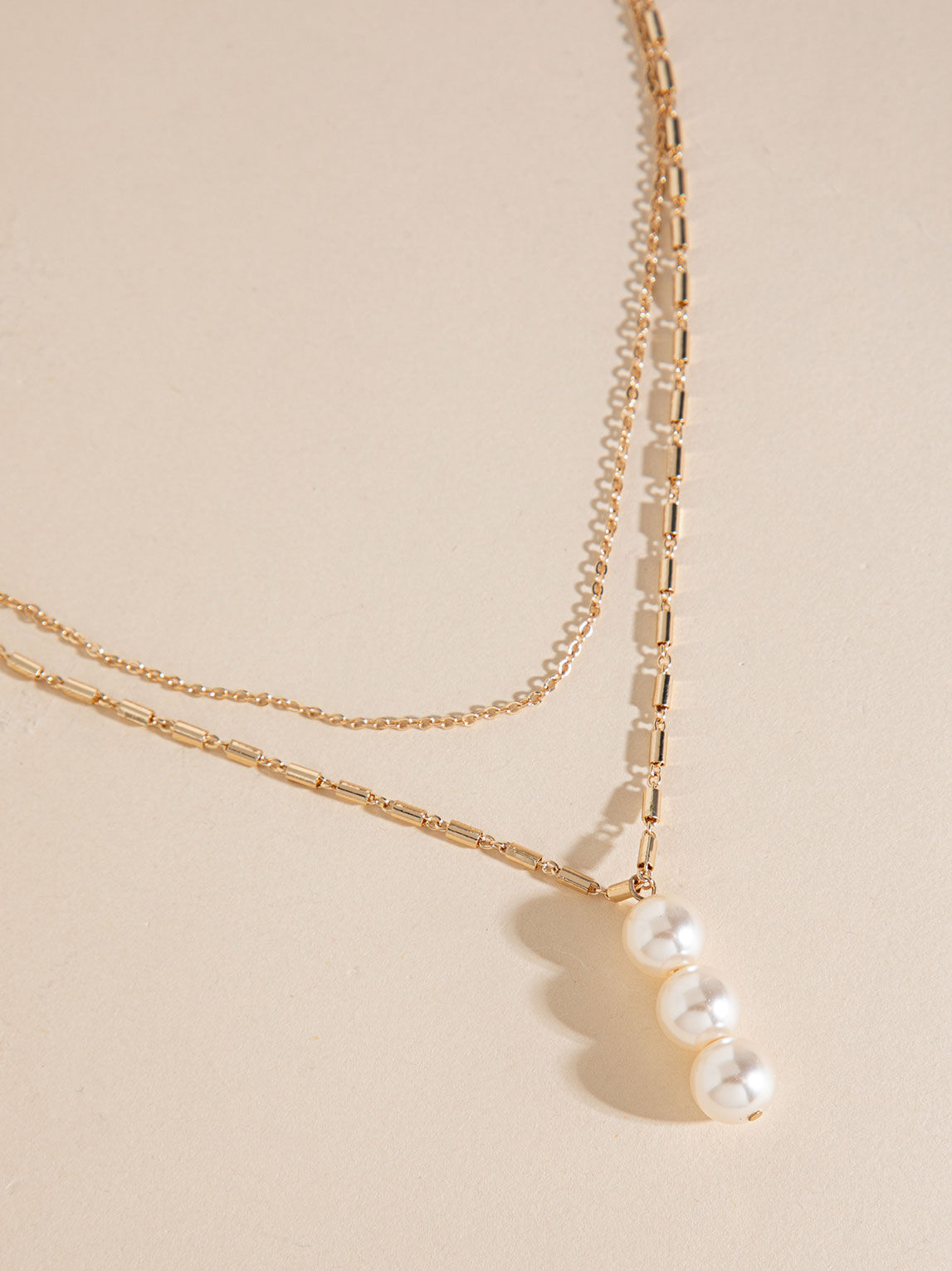 Short Layered Necklace with 3 Pearl Pendant Rickis
