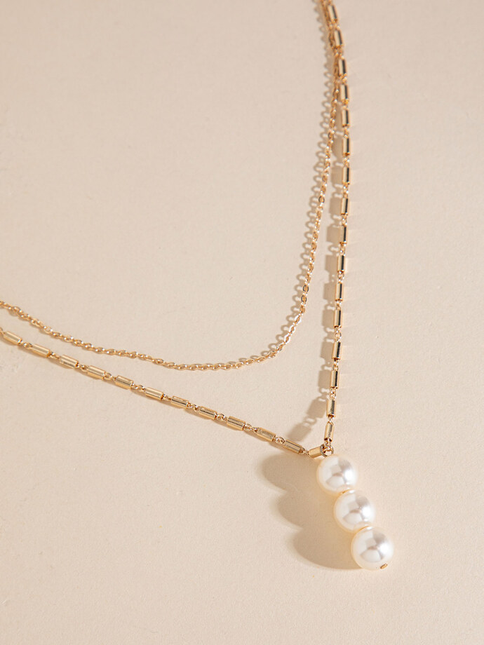 Short Layered Necklace with 3-Pearl Pendant Image 2