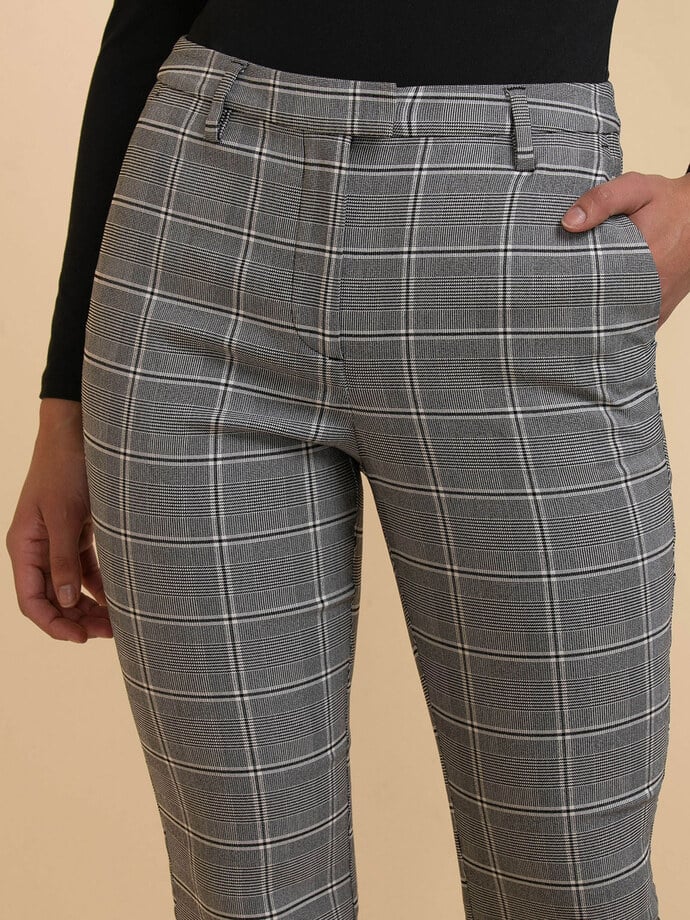 Syd Slim Skimmer Pant in Microtwill Image 4
