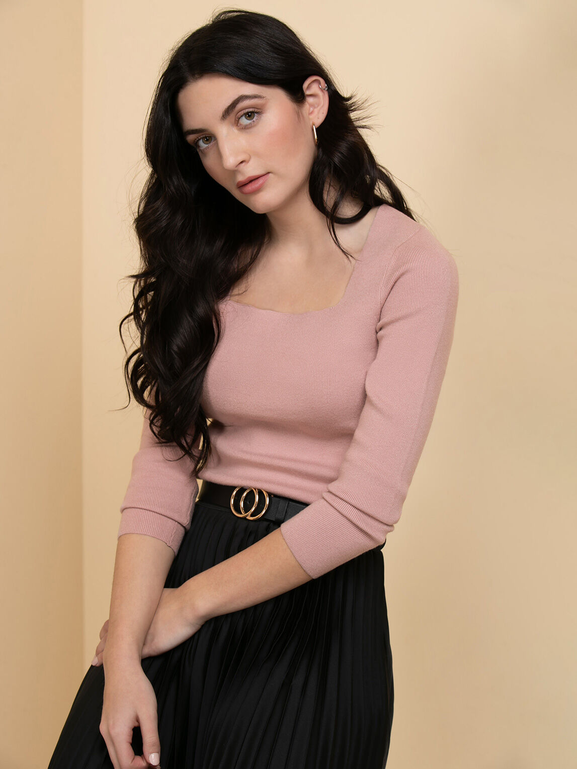 Square shop neck sweater