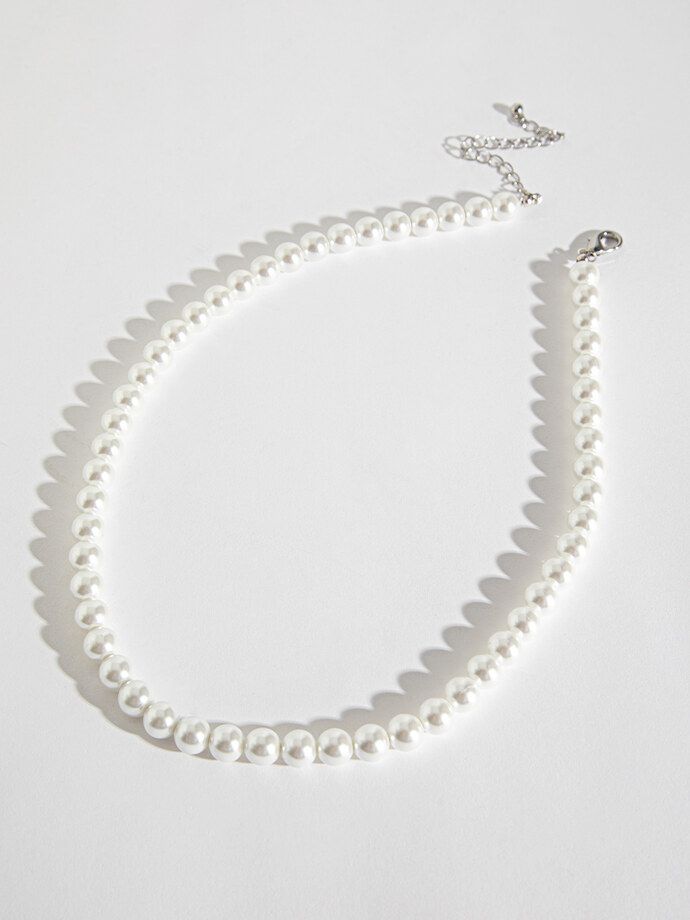 Classic Pearl Necklace Image 1