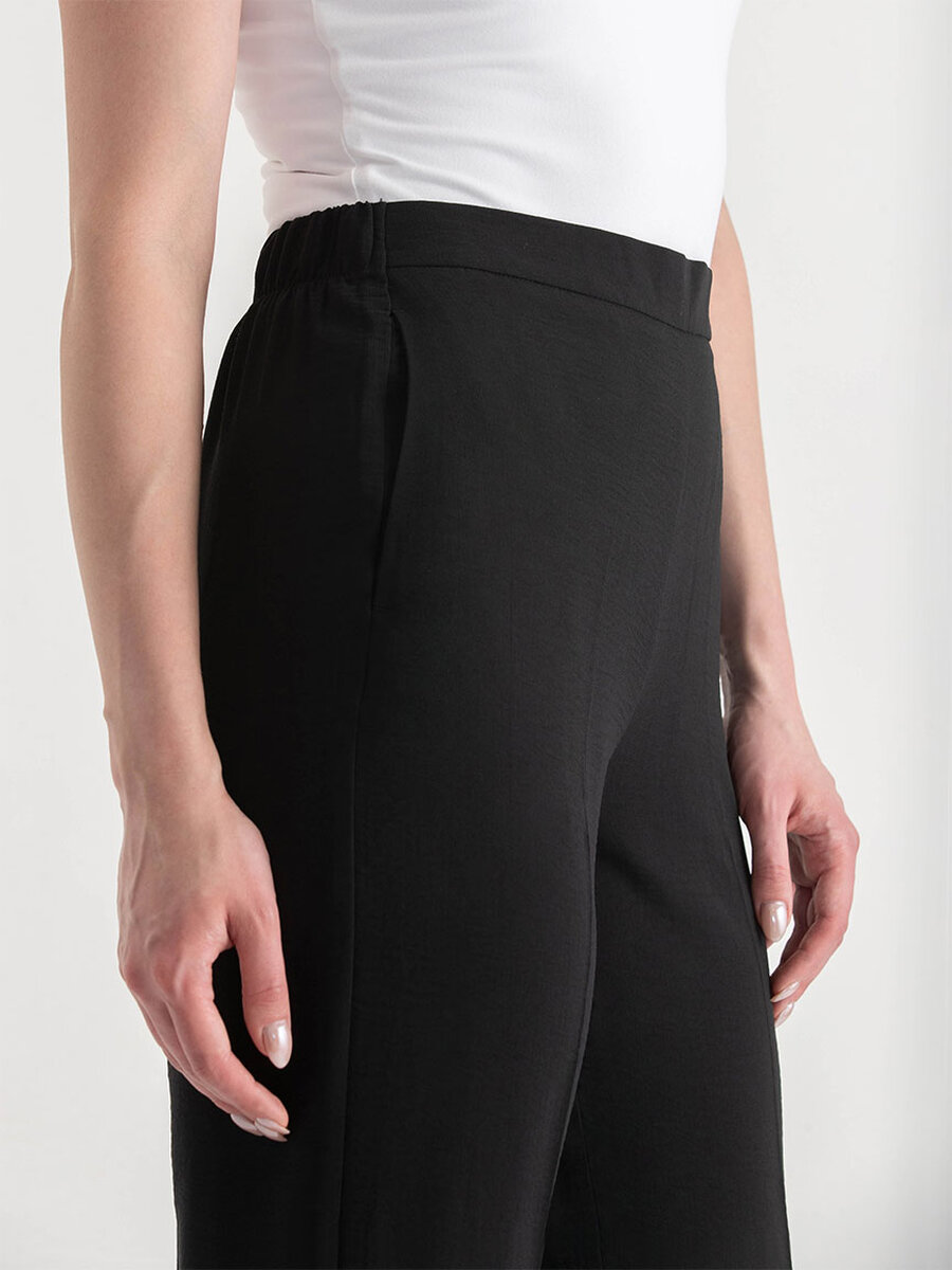 Textured Straight Crop Pant