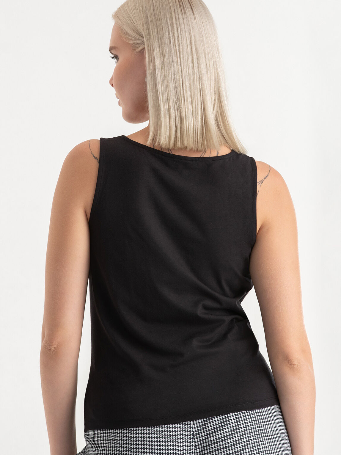 Black sleeveless cowl neck top 2025