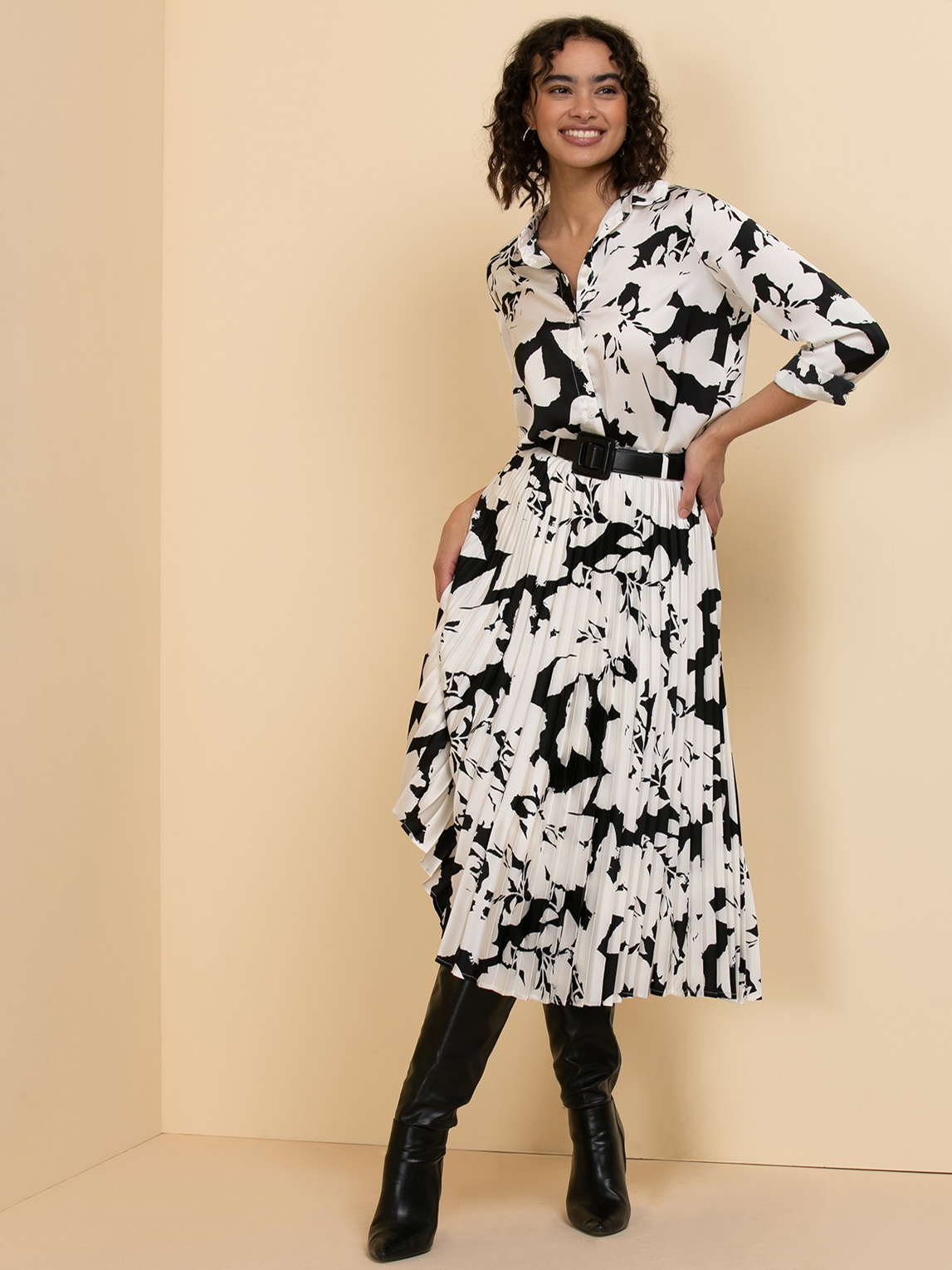 Long Sleeve Collared Black & White Blouse